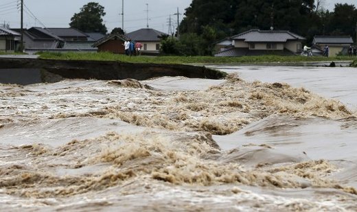 Пять человек погибли при наводнении в Японии Пять человек погибли при наводнении в Японии