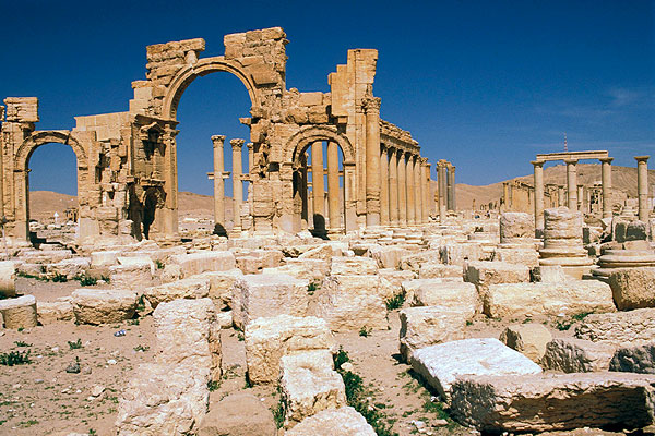 Боевики ИГ взорвали еще один храм в Пальмире Боевики ИГ взорвали еще один храм в Пальмире