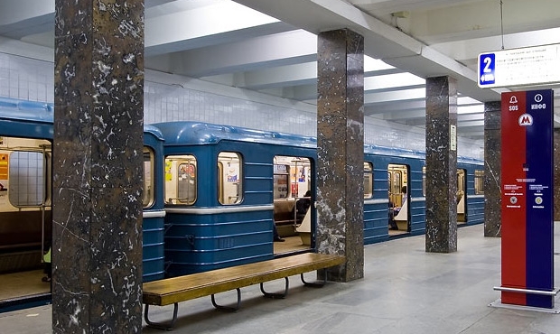 На Замоскворецкой линии метро произошел сбой из-за падения человека на рельсы на «Речном вокзале» На Замоскворецкой линии метро произошел сбой из-за падения человека на рельсы на «Речном вокзале»