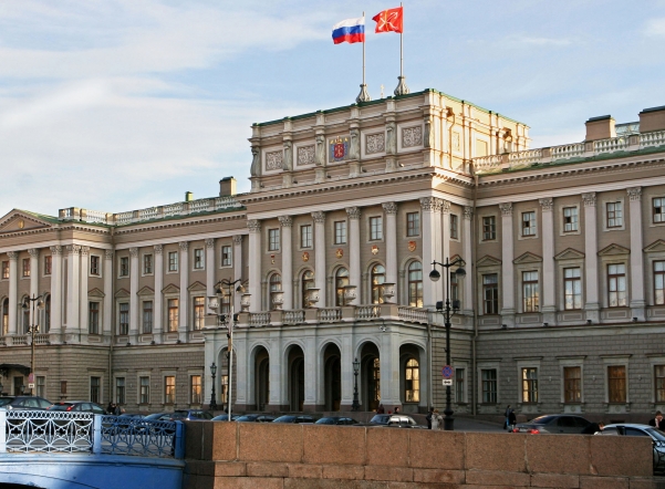 Депутаты приняли в первом чтении бюджет Петербурга на 2016-й год