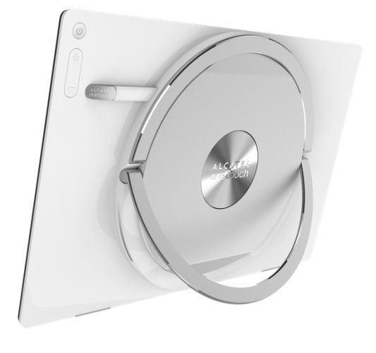 Alcatel на IFA 2015 цветастые мобильные телефоны и немалый планшет