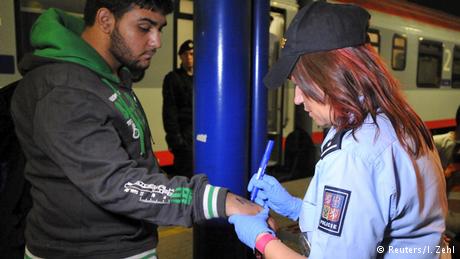 Из-за рекордного наплыва мигрантов Германия ввела пограничный контроль с Австрией