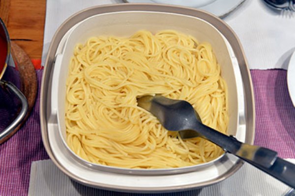 В Китае женщина во время обеда проглотила 15-сантиметровую ложку