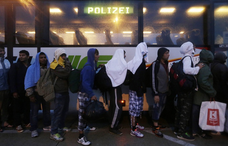 Мигранты на границе между Венгрией и Австрией