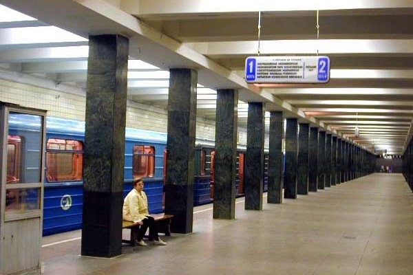 Поезда на Арбатско Покровской линии идут с задержкой из-за скейтера