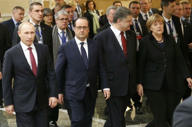 Reuters Отставки главы государства требуют митингующие собравшиеся в центе молдавской столицы