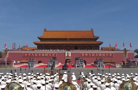 Си Цзиньпин сопроводил Назарбаева и Путина к месту парада