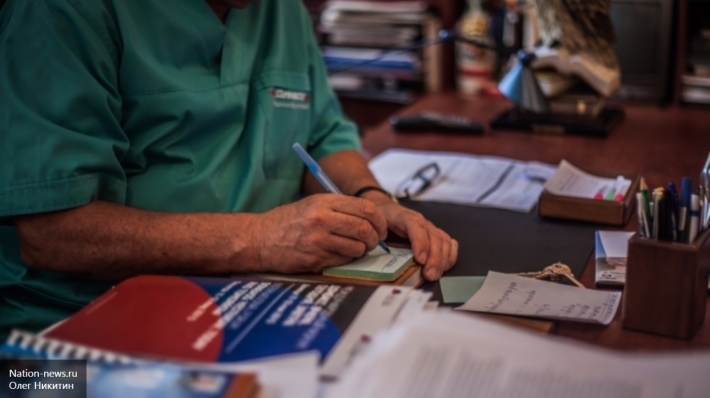 Московские врачи запишут пациентов-нытиков в маленькую черную книжечку