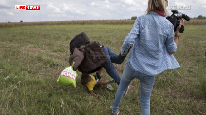Венгерская журналистка извинилась за подножку беженцам