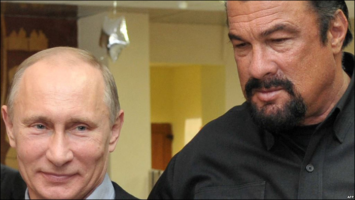 Путину предложили выйти на ринг со Стивеном Сигалом, но президент отказался